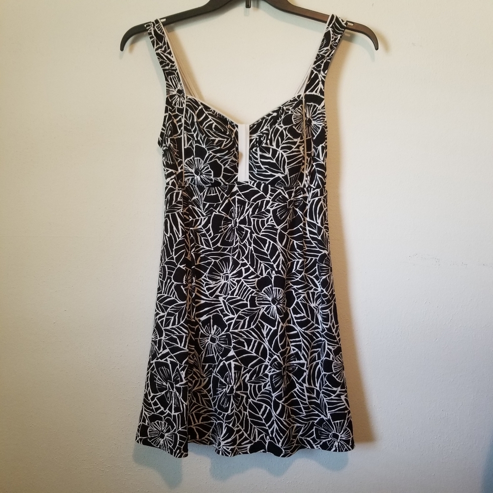 ⭐Catalina black/white floral swim dress